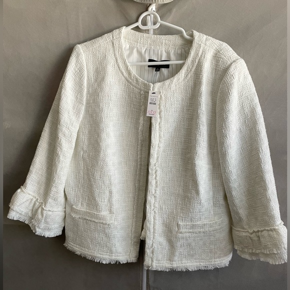Talbots NWT white blazer.  Stunning sleeve. - Picture 2 of 4